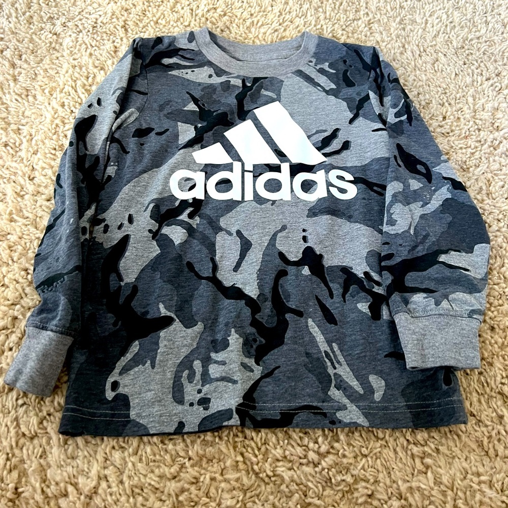 Adidas Boys Camo, Size 5 long sleeve T-shirt